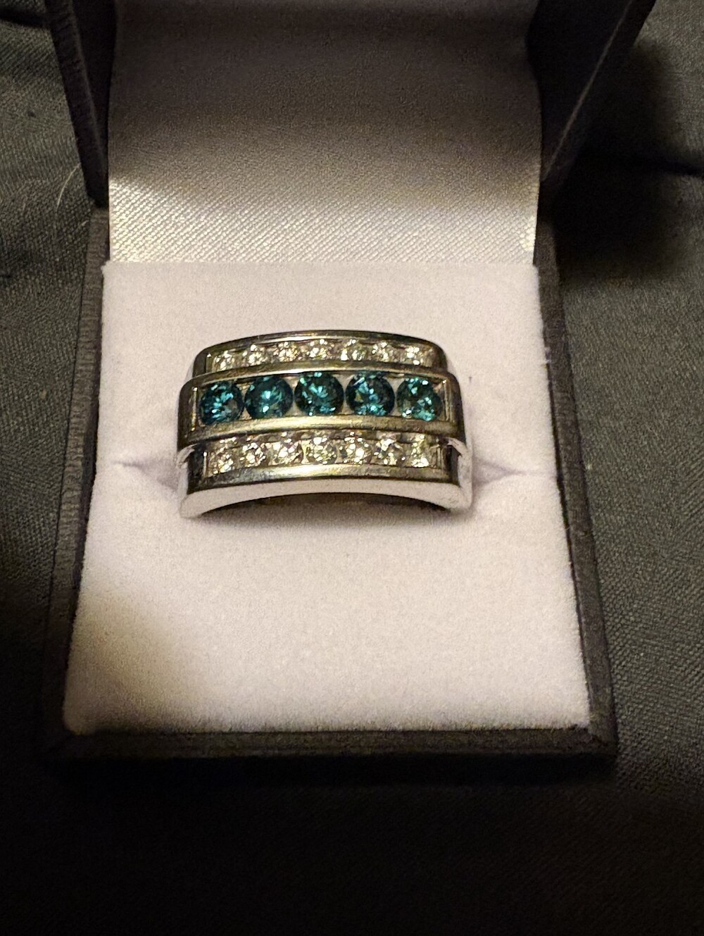 EFFY HEMATION MENS 14K WHITE GOLD WITH WHITE AND BLUE NATURAL DIAMOND RING.